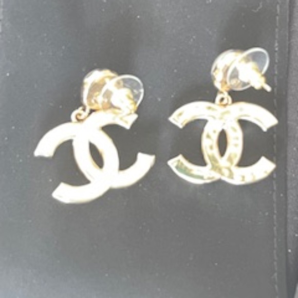 ❌SOLD!❌ NIB- CHANEL  Earrings from  2025 Collection - Picture 6 of 9